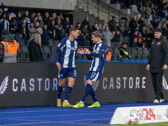 Soccer, Men, Season 2025 2026, 2 Bundesliga 17 Matchday , Hertha BSC Arminia Bielefeld, f l Paul Seguin Hertha BSC , Marten Winkler Hertha BSC , Cheering after goal to 1 0, 19 12 2025, Copyright: xMatthiasxKochx