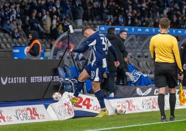 Soccer, Men, Season 2025 2026, 2 Bundesliga 17 Matchday , Hertha BSC Arminia Bielefeld, Paul Seguin Hertha BSC , Cheering after goal to 1 0, 19 12 2025, Copyright: xMatthiasxKochx