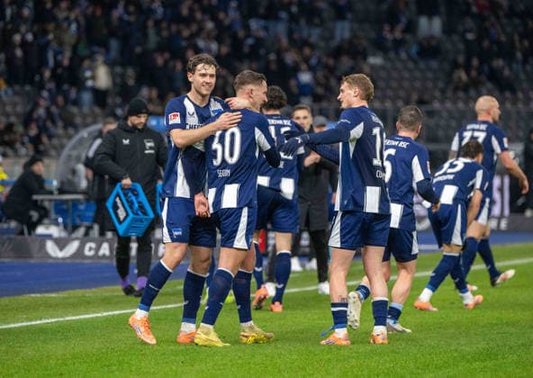 Soccer, Men, Season 2025 2026, 2 Bundesliga 17 Matchday , Hertha BSC Arminia Bielefeld, f l Linus Gechter Hertha BSC , Paul Seguin Hertha BSC , Michael Cuisance Hertha BSC , Celebration after goal to 1 0, 19 12 2025, Copyright: xMatthiasxKochx