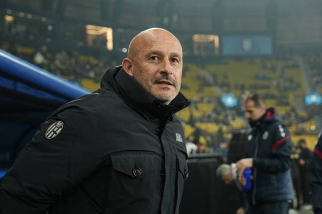 Bologna™s head coach Vincenzo Italiano during the EA Sports FC italian Supercup 2025 semifinal match between Bologna and Inter at Al-Awwal Park Stadium in Riyadh, Saudi Arabia - Soccer - Friday December 19, 2025  Copyright: xMassimoxPaolone LaPressex