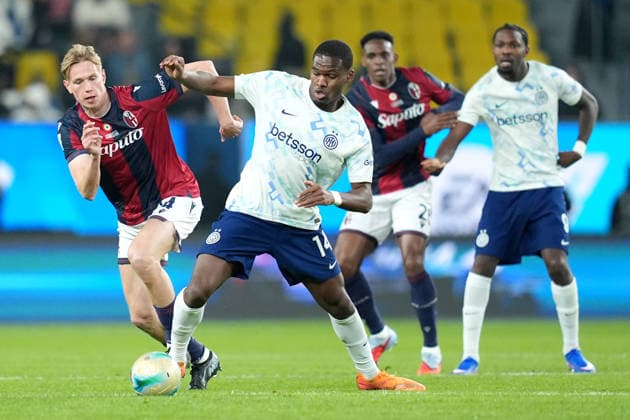 Bologna s Torbjorn Heggem fights for the ball with Inter Milan s Ange-Yoan Bonny during the EA Sports FC italian Supercup 2025 2026 semifinal match between Bologna and Inter at Al-Awwal Park Stadium in Riyadh, Saudi Arabia - Soccer - Friday December 19, 2025  Copyright: xSpada LaPressex