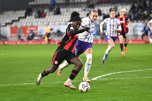 Nicole Anyomi Google Pixel Women Bundesliga SGS Essen Eintracht Frankfurt 19 12 2025 Nicole Anyomi Eintracht Frankfurt on the way to the goal, Google Pixel Women Bundesliga, 14 matchday, SGS Essen against Eintracht Frankfurt on December 19, 2025 at the stadium on Hafenstraße, Essen