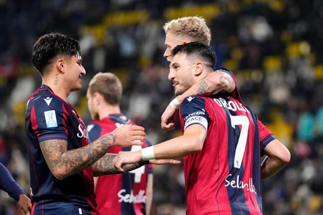 Bologna FC 1909 v FC Internazionale - Supercoppa Italiana Semifinal Riccardo Orsolini right winger of Bologna and Italy celebrates after scoring his sides first goal during the Supercoppa Italiana semifinal match between Bologna FC 1909 and FC Internazionale at King Saud University Stadium on December 19, 2025 in Riyadh, Saudi Arabia. Riyadh Saudi Arabia  Copyright: xJosexBretonx originalFilename:bretonhernandez-bolognaf251219_npK7G.jpg