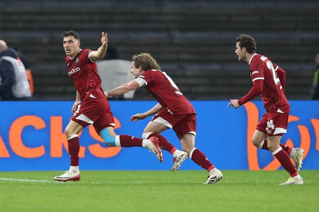 19 12 2025, xtgx, Fussball 2 Bundesliga, Hertha BSC Berlin Arminia Bielefeld emspor, v l Stefano Russo Bielefeld, 21 Jubel, Torjubel, jubelt ueber das Tor, celebrate the goal, celebration DFL DFB REGULATIONS PROHIBIT ANY USE OF PHOTOGRAPHS as IMAGE SEQUENCES and or QUASI VIDEO Berlin