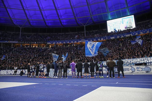 19 12 2025, xtgx, Fußball 2 Bundesliga, Hertha BSC Berlin Arminia Bielefeld emspor, v l Hertha Bedankt sich bei den Fans DFL DFB REGULATIONS PROHIBIT ANY USE OF PHOTOGRAPHS as IMAGE SEQUENCES and or QUASI VIDEO Berlin