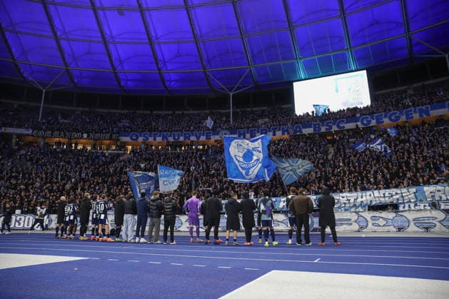 19 12 2025, xtgx, Fußball 2 Bundesliga, Hertha BSC Berlin Arminia Bielefeld emspor, v l Hertha Bedankt sich bei den Fans DFL DFB REGULATIONS PROHIBIT ANY USE OF PHOTOGRAPHS as IMAGE SEQUENCES and or QUASI VIDEO Berlin