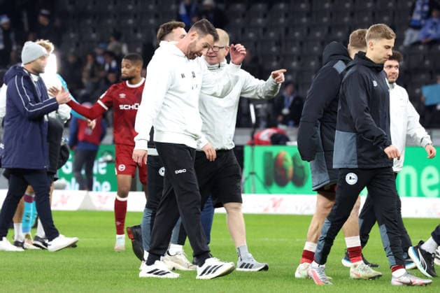 DEU, DFL, 2 FBL, Hertha BSC vs Arminia Biefeld, 19 12 2025, Berliner Olympiastadion, Berlin, DEU, DFL, 2 FBL, Hertha BSC vs Arminia Biefeld, im Bild Cheftrainer Michel Kniat Arminia Bielefeld DFL regulations prohibit any use of Photographs as image sequences and or quasi video nordphotoxGmbHx xEngler nph00076