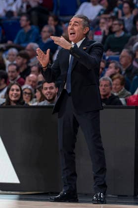 December 19, 2025, Madrid, Madrid, Spain: SERGIO SCARIOLO heach coach of Real Madrid CF during the Turkish Airlines EuroLeague 2025 2026 season game between REAL MADRID Vs of PARIS BASKETBALL at the Movistar Arena on December 18, 2025, in Madrid, Spain. Madrid Spain - ZUMAc312 20251219_zsp_c312_004 Copyright: xOscarxManuelxSanchezx