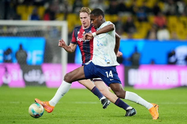 Bologna s Torbjorn Heggem fights for the ball with Inter Milan s Ange-Yoan Bonny during the EA Sports FC italian Supercup 2025 2026 semifinal match between Bologna and Inter at Al-Awwal Park Stadium in Riyadh, Saudi Arabia - Soccer - Friday December 19, 2025  Copyright: xSpada LaPressex