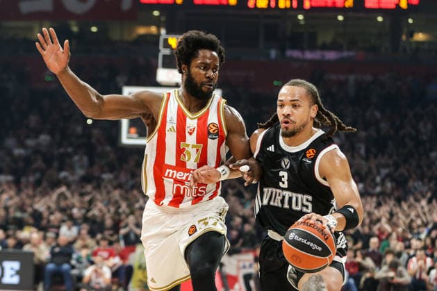 Crvena Zvezda v Virtus Bologna - EuroLeague BELGRADE, SERBIA - DECEMBER 19: Carsen Edwards (3) of Virtus Bologna in action against Semi Ojeleye (37) of Crvena Zvezda during EuroLeague round 17 basketball match between Crvena Zvezda and Virtus Bologna at Beogradska Arena in Belgrade, Serbia on December 19, 2025. Filip Stevanovic Anadolu Belgrade Serbia. Editorial use only. Please get in touch for any other usage.  Copyright: x2025xAnadoluxFilipxStevanovicx