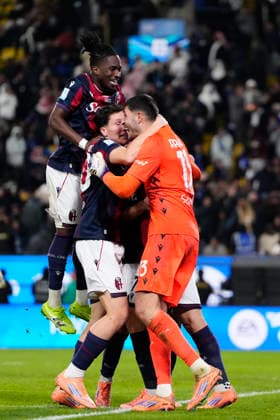 Bologna FC 1909 v FC Internazionale - Supercoppa Italiana Semifinal Ciro Immobile centre-forward of Bologna and Italy and Federico Ravaglia goalkeeper of Bologna and Italy celebrate the victory after winning the Supercoppa Italiana semifinal match between Bologna FC 1909 and FC Internazionale at King Saud University Stadium on December 19, 2025 in Riyadh, Saudi Arabia. Riyadh Saudi Arabia  Copyright: xJosexBretonx originalFilename:bretonhernandez-bolognaf251220_np6je.jpg