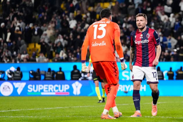 Bologna FC 1909 v FC Internazionale - Supercoppa Italiana Semifinal Ciro Immobile centre-forward of Bologna and Italy and Federico Ravaglia goalkeeper of Bologna and Italy celebrate the victory after winning the Supercoppa Italiana semifinal match between Bologna FC 1909 and FC Internazionale at King Saud University Stadium on December 19, 2025 in Riyadh, Saudi Arabia. Riyadh Saudi Arabia  Copyright: xJosexBretonx originalFilename:bretonhernandez-bolognaf251220_npgi5.jpg