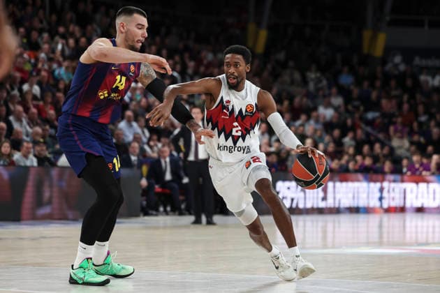 December 19, 2025, Barcelona, Barcelona, Spain: Kobi Simmons of Baskonia and Willy Hernangomez of FC Barcelona, Barca in action during the EuroLeague Regular Season Round 17 match played between FC Barcelona and Baskonia at Palau Blaugrana on December 19, 2025 in Barcelona, Spain. Barcelona Spain - ZUMAa181 20251219_zaa_a181_090 Copyright: xJavierxBorregox