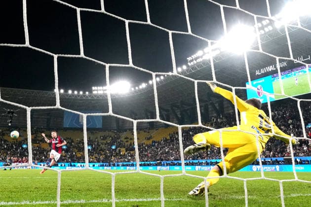 Bologna s Ciro Immobile penalty kick during the EA Sports FC italian Supercup 2025 2026 semifinal match between Bologna and Inter at Al-Awwal Park Stadium in Riyadh, Saudi Arabia - Soccer - Friday December 19, 2025  Copyright: xSpada LaPressex