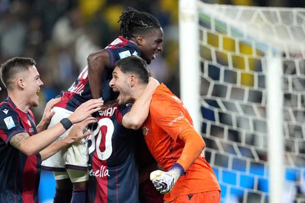 Bologna s goalkeeper Federico Ravaglia celebrates with the teammates during the EA Sports FC italian Supercup 2025 2026 semifinal match between Bologna and Inter at Al-Awwal Park Stadium in Riyadh, Saudi Arabia - Soccer - Friday December 19, 2025  Copyright: xSpada LaPressex