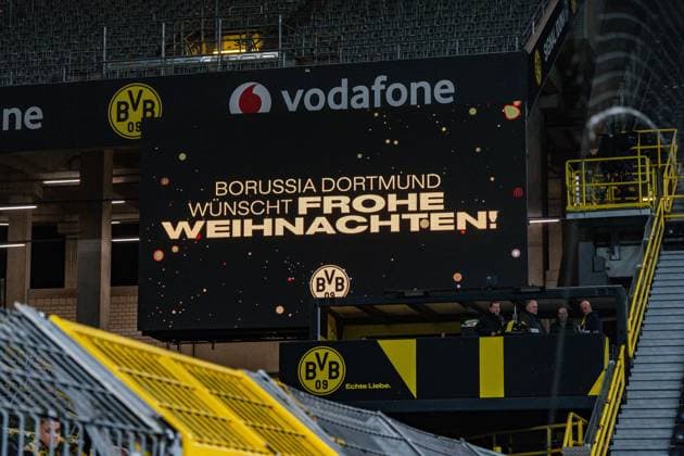 19 12 2025, Borussia Dortmund vs Borussia Mönchengladbach, 1 Bundesliga, Matchday 15 Borussia Dortmund wishes you a Merry Christmas Important note According to the regulations of the DFL German Football League and the DFB German Football Association, it is prohibited to use photographs taken in the stadium and or of the match in the form of sequential images and or video-like photo series Copyright: xBahhoxKarax