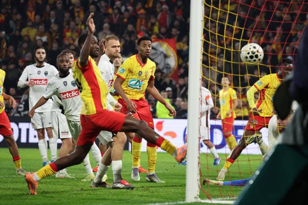 FOOTBALL : RC Lens vs Feignies-Aulnoye - Coupe de France 32e de finale - 19 12 2025 But du RC Lens de Andrija BULATOVIC (RC Lens) lors du match RC Lens vs Feignies-Aulnoye, Coupe de France 32e de finale, stade Bollaert-Delelis, le 19 dÃ cembre 2025 - photo Laurent Sanson PsnewZ  Copyright: xLaurentxSANSONx xPsnewZx