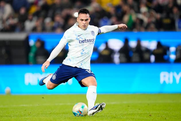 Bologna FC 1909 v FC Internazionale - Supercoppa Italiana Semifinal Lautaro Martinez centre-forward of Internazionale and Argentina during the Supercoppa Italiana semifinal match between Bologna FC 1909 and FC Internazionale at King Saud University Stadium on December 19, 2025 in Riyadh, Saudi Arabia. Riyadh Saudi Arabia  Copyright: xJosexBretonx originalFilename:bretonhernandez-bolognaf251220_npRHv.jpg