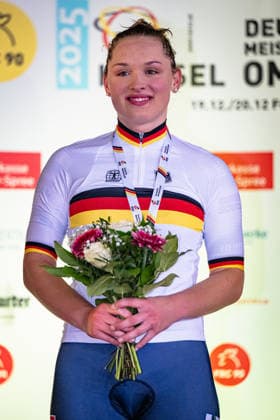 BRÄUTIGAM Messane DM Omnium 2025 Frankfurt Oder BRÄUTIGAM Messane GER AG Insurance NXTG Team Winner First Place Award Ceremony Medal Ceremony Podium Portrait Portrait Portrait Event Event DM Omnium 2025 German Championship Category Category Cycling Track Cycling National Championship Omnium Elite Women Location Location Europe Germany Brandenburg Märkisch Oderland Frankfurt Oder Oderlandhalle Discipline Omnium Points Race 4 Race Distance 20 km Date Date 19 12 2025 Friday Day 1