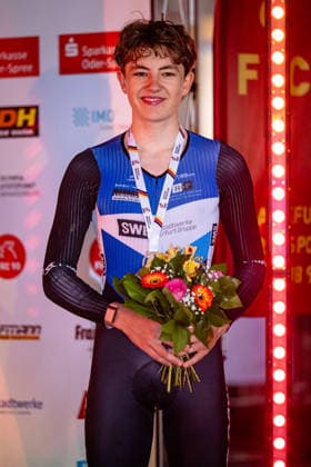 MAUSS Moritz DM Omnium 2025 Frankfurt Oder MAUSS Moritz GER RSC Turbine Erfurt Third Place Award Ceremony Medal Ceremony Podium Portrait Portrait Event Event DM Omnium 2025 German Championship Category Category Cycling Track Cycling National Championship Omnium Elite Men Location Location Europe Germany Brandenburg Märkisch Oderland Frankfurt Oder Oderlandhalle Discipline Omnium Points Race 4 Race Distance 25 km Date Date 19 12 2025 Friday Day 1