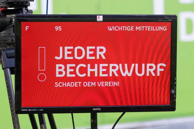 20 12 2025, Football 2 Bundesliga, Season 2025 2026, 17 Matchday, Fortuna Duesseldorf SpVgg Greuther Fuerth in the Merkur Spiel Arena in Duesseldorf The club addresses the fans before the match Important note According to the regulations of the DFL German Football League or the DFB German Football Association, it is prohibited to use or have used photographs taken in the stadium and or from the match in the form of sequential images and or video-like photo series Photo Kirchner Media Thomas Haesler Copyright: xKirchner-Media ThomasxHaeslerx