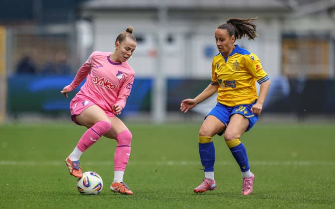 GER, Hoffenheim, TSG Hoffenheim vs Carl Zeiss Jena, Google Pixel Womens Bundesliga, Football, DFB, Season 2025 2026, Dietmar Hopp Stadium, 14 Matchday in picture v l Laura Gloning TSG 1899 Hoffenheim Women 20 , Nelly Juckel FC Carl Zeiss Jena Women 31 DFB DFL REGULATIONS PROHIBIT ANY USE OF PHOTOGRAPHS AS IMAGE SEQUENCES AND OR QUASI VIDEO, 20 12 2025 Copyright: HMBxMedia HendrikxHamelau