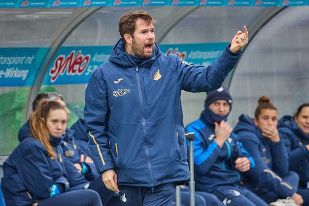 Thomas Johrden TSG 1899 Hoffenheim, Interim coach indicates GER, TSG 1899 Hoffenheim vs FC Carl Zeiss Jena, Football, Women, Google Pixel Bundesliga, Matchday 14, Season 2025 2026, 20 12 2025 DFL, DFB regulations prohibit any use of photographs as image sequences and or quasi video GER, TSG 1899 Hoffenheim vs FC Carl Zeiss Jena, Football, Women, Google Pixel Bundesliga, Matchday 14, Season 2025 2026, 20 12 2025 Sinsheim Copyright: xEibner-Pressefoto GeraldxOelze-dexStoppanyx EP_ODS