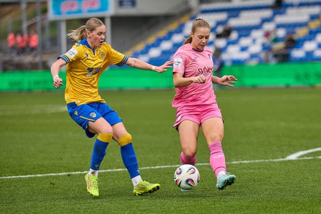 Duel between Melina Reuter Carl Zeiss Jena, 07 and Jamilla Rankin TSG 1899 Hoffenheim, 05 GER, TSG 1899 Hoffenheim vs FC Carl Zeiss Jena, Soccer, Women, Google Pixel Bundesliga, 14 Matchday, Season 2025 2026, 20 12 2025 DFL, DFB regulations prohibit any use of photographs as image sequences and or quasi video GER, TSG 1899 Hoffenheim vs FC Carl Zeiss Jena, Football, Women, Google Pixel Bundesliga, Matchday 14, Season 2025 2026, 20 12 2025 Sinsheim Copyright: xEibner-Pressefoto GeraldxOelze-dexStoppanyx EP_ODS