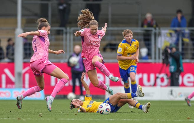 GER, Hoffenheim, TSG Hoffenheim vs Carl Zeiss Jena, Google Pixel Womens Bundesliga, Football, DFB, Season 2025 2026, Dietmar Hopp Stadium, 14 Matchday in picture v l Noemi Gentile FC Carl Zeiss Jena Women 25 , Jamilla Rankin TSG 1899 Hoffenheim Women 5 , Duel DFB DFL REGULATIONS PROHIBIT ANY USE OF PHOTOGRAPHS AS IMAGE SEQUENCES AND OR QUASI VIDEO, 20 12 2025 Copyright: HMBxMedia HendrikxHamelau