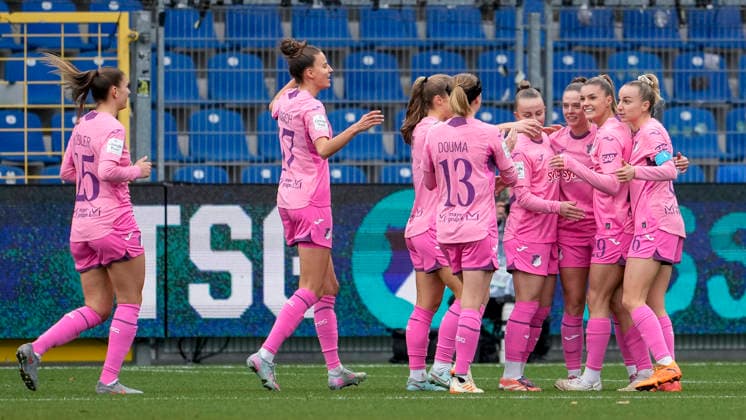 from left Melissa Kössler TSG, 25 , Franziska Harsch TSG, 17 , Jamilla Sofia Rankin TSG, 5 , Wielle Douma Wianda Ellen Geertruida Douma, TSG, 13 , Laura Gloning TSG, 20 , Valesca Ampoorter TSG, 18 , goal scorer Selina Cerci TSG, 29 , Vanessa Diehm TSG, 6 , players of TSG 1899 Hoffenheim, celebrate the goal to 1 0, jubilation, goal celebration, goal success, celebrate the goal, goal, celebration, jubilates over the goal, rejoicing, joy, rejoices, optimistic, positive, game scene, highlight, action, 20 12 2025, Sinsheim Hoffenheim Germany , Football, Google Pixel Women Bundesliga, TSG 1899 Hoffenheim FC Carl Zeiss Jena, DFB DFL REGULATIONS PROHIBIT ANY USE OF PHOTOGRAPHS AS IMAGE SEQUENCES AND OR QUASI VIDEO xozx