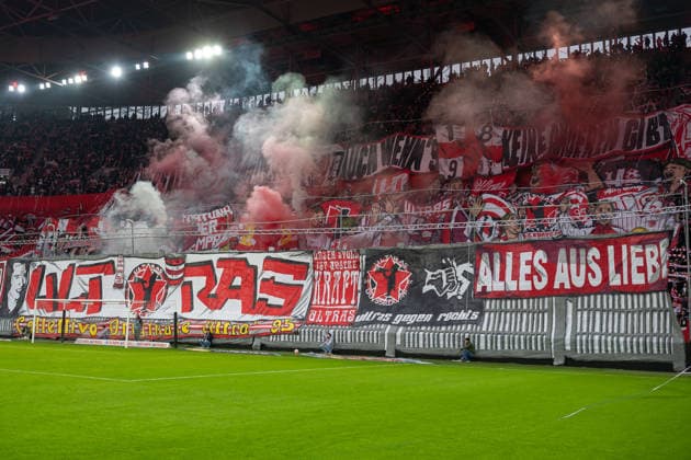 20 12 2025, Football 2 Bundesliga, Season 2025 2026, 17 Matchday, Fortuna Duesseldorf SpVgg Greuther Fuerth in the Merkur Spiel Arena in Duesseldorf The Duesseldorf fans are in the mood Important note According to the regulations of the DFL German Football League or the DFB German Football Association, it is prohibited to use or have used photographs taken in the stadium and or from the match in the form of sequential images and or video-like photo series Photo Kirchner Media Thomas Haesler Copyright: xKirchner-Media ThomasxHaeslerx