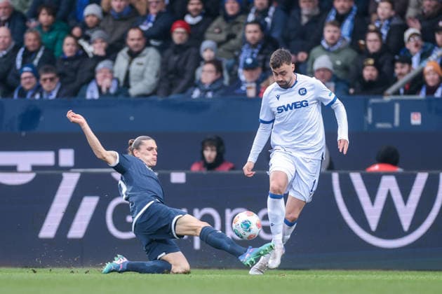 20 12 2025, Football, Season 2025 2026, 2 Bundesliga, Matchday 17, VfL Bochum 1848 Karlsruher SC, v l Noah Loosli VfL Bochum 1848 , Philipp Förster Karlsruher SC , Bochum Vonovia Ruhrstadion NRW Germany xRHR PHOTO DEx Copyright: DennisxEwert RHR-FOTOx RHR-FOTO DE