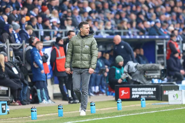 Christian Eichner Head Coach Karlsruher SC GER, VfL Bochum vs Karlsruher SC, Football, 2 Liga, Matchday 17, Season 2025 2026, 20 12 2025 DFL REGULATES PROHIBIT ANY USE OF PHOTOGRAPHS AS IMAGE SEQUENCES AND OR QUASI VIDEO GER, VfL Bochum vs Karlsruher SC, Football, 2 Liga, Matchday 17, Season 2025 2026, 20 12 2025 Bochum Copyright: xEibner-Pressefoto FrankxZeisingx EP_FZG