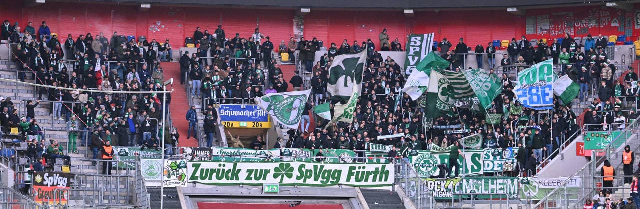 20 12 2025 Soccer Season 2025 2026 2 Soccer Bundesliga 17 Matchday Fortuna Düsseldorf F95 SpVgg Greuther Fürth Kleeblatt Sportfoto Zink xwoxzix DFL regulations prohibit any use of photographs as image sequences and or quasi video only for editorial use Greutherfürthfans Fans Fanblock Kleeblattfans
