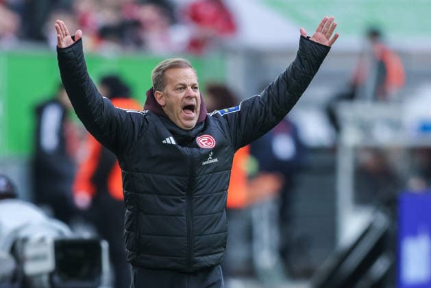Soccer 2 Bundesliga 17 Matchday Fortuna Düsseldorf SpVgg Greuther Fürth on 20 12 2025 at Merkur Spiel Arena in Düsseldorf Markus Anfang Coach Head Coach Düsseldorf DFL regulations prohibit any use of photographs as image sequences and or quasi video xJRx