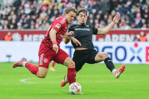 Soccer 2 Bundesliga 17 Matchday Fortuna Düsseldorf SpVgg Greuther Fürth on 20 12 2025 at Merkur Spiel Arena in Düsseldorf Christian Rasmussen Düsseldorf , left Reno Münz Fürth , right DFL regulations prohibit any use of photographs as image sequences and or quasi video xJRx