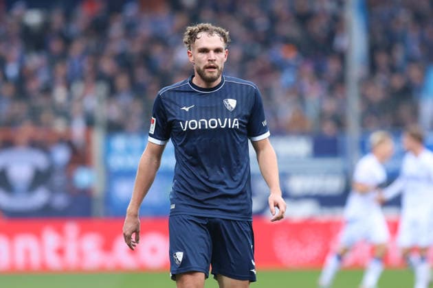 Philipp Strompf VfL Bochum GER, VfL Bochum vs Karlsruher SC, Football, 2 Liga, Matchday 17, Season 2025 2026, 20 12 2025 DFL REGULATES PROHIBIT ANY USE OF PHOTOGRAPHS AS IMAGE SEQUENCES AND OR QUASI VIDEO GER, VfL Bochum vs Karlsruher SC, Football, 2 Liga, Matchday 17, Season 2025 2026, 20 12 2025 Bochum Copyright: xEibner-Pressefoto FrankxZeisingx EP_FZG