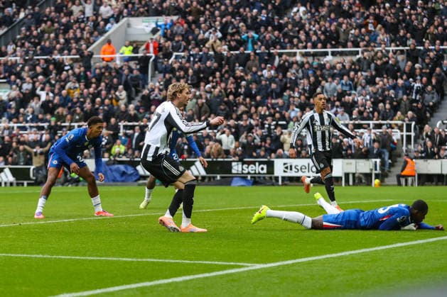 Newcastle United v Chelsea, Premier League Nick Woltemade Of Newcastle United scores a GOAL 1-0 during the Newcastle United v Chelsea Premier League match at St. James Park, Newcastle Upon Tyne, England on 20 December 2025 Credit: Lee Keuneke Every Second Media Editorial use only. All images are copyright Every Second Media Limited. No images may be reproduced without prior permission. All rights reserved. Premier League and Football League images are subject to licensing agreements with Football DataCo Limited. see https: www.football-dataco.com Copyright: xIMAGO EveryxSecondxMediax ESM-1718-0057 LeexKeunekex xEveryxSecondxMediax
