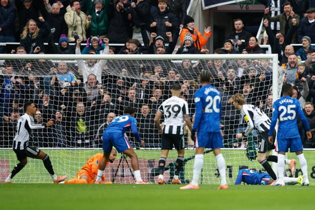 Newcastle United v Chelsea Premier League 20 12 2025. Nick Woltemade of Newcastle United scores his sides first goal of the match in the 4th min 1-0 during the Premier League match between Newcastle United and Chelsea at St. James s Park, Newcastle, England on 20 December 2025. Newcastle St. James s Park Tyne and Wear England Editorial use only DataCo restrictions apply See www.football-dataco.com , Copyright: xCraigxCowanx PSI-23444-0041