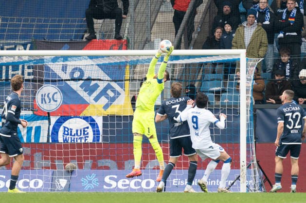Germany 2 Bundesliga 2025 26, 17 Matchday VfL Bochum vs Karlsruher SC 20 12 2025 Vonovia Ruhrstadion Bochum, North Rhine-Westphalia Timo Horn VfL Bochum, 1 Copyright: xCelinaxLeiersx