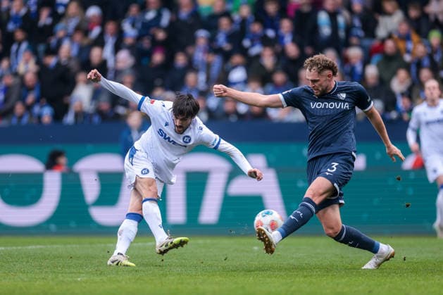 20 12 2025, Football, Season 2025 2026, 2 Bundesliga, Matchday 17, VfL Bochum 1848 Karlsruher SC, f l Roko Simic Karlsruher SC , Philipp Strompf VfL Bochum 1848 , Bochum Vonovia Ruhrstadion NRW Germany xRHR PHOTO DEx Copyright: DennisxEwert RHR-FOTOx RHR-FOTO DE