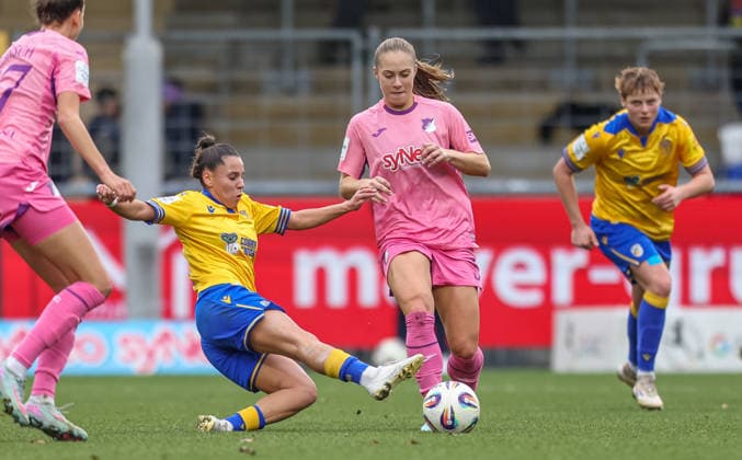 GER, Hoffenheim, TSG Hoffenheim vs Carl Zeiss Jena, Google Pixel Womens Bundesliga, Football, DFB, Season 2025 2026, Dietmar Hopp Stadium, 14 Matchday in picture v l Noemi Gentile FC Carl Zeiss Jena Women 25 , Jamilla Rankin TSG 1899 Hoffenheim Women 5 , Duel DFB DFL REGULATIONS PROHIBIT ANY USE OF PHOTOGRAPHS AS IMAGE SEQUENCES AND OR QUASI VIDEO, 20 12 2025 Copyright: HMBxMedia HendrikxHamelau