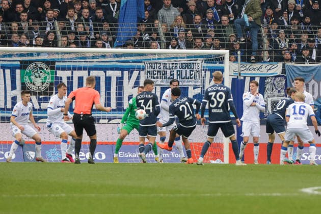 20 12 2025, xgrfx, Soccer 2 Bundesliga, VfL Bochum Karlsruher SC v l Tor, Francis Onyeka VfL Bochum DFL DFB REGULATIONS PROHIBIT ANY USE OF PHOTOGRAPHS as IMAGE SEQUENCES and or QUASI VIDEO Bochum