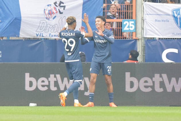 20 12 2025, xgrfx, Soccer 2 Bundesliga, VfL Bochum Karlsruher SC v l Tor, Francis Onyeka VfL Bochum DFL DFB REGULATIONS PROHIBIT ANY USE OF PHOTOGRAPHS as IMAGE SEQUENCES and or QUASI VIDEO Bochum