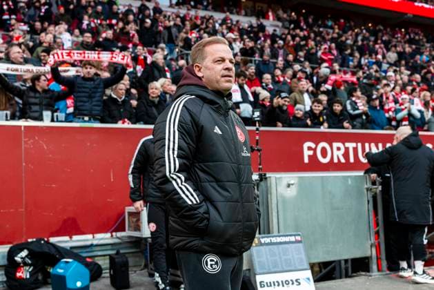 2 Soccer Bundesliga Fortuna Düsseldorf SpVgg Greuther Fürth, 20 12 2025 DUESSELDORF, GERMANY DECEMBER 20 Markus Anfang coach Fortuna Düsseldorf is in a good mood during the Bundesliga match 2 Soccer Bundesliga Fortuna Düsseldorf SpVgg Greuther Fürth at the MERKUR SPIEL ARENA on matchday 17 of the 2 Bundesliga December 20, 2025 in Duesseldorf, Germany Copyright: xBEAUTIFULxSPORTS KennyxBeelex