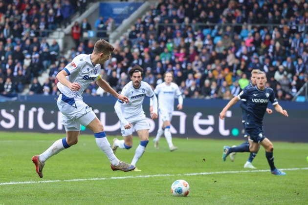 Marvin Wanitzek Karlsruher SC GER, VfL Bochum vs Karlsruher SC, Football, 2 Liga, Matchday 17, Season 2025 2026, 20 12 2025 DFL REGULATES PROHIBIT ANY USE OF PHOTOGRAPHS AS IMAGE SEQUENCES AND OR QUASI VIDEO GER, VfL Bochum vs Karlsruher SC, Football, 2 Liga, Matchday 17, Season 2025 2026, 20 12 2025 Bochum Copyright: xEibner-Pressefoto FrankxZeisingx EP_FZG