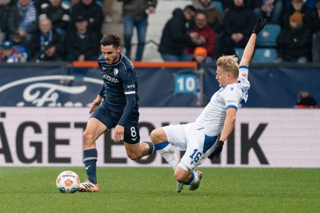 Germany 2 Bundesliga 2025 26, 17 Matchday VfL Bochum vs Karlsruher SC 20 12 2025 Vonovia Ruhrstadion Bochum, North Rhine-Westphalia Kjell Wätjen VfL Bochum, 8 Andreas Müller Karlsruher SC, 16 Copyright: xCelinaxLeiersx