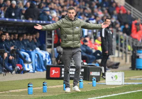 Coach Christian Eichner Karlsruher SC 20 12 2025, Football 2 Bundesliga, Season 2025 2026, 17 Matchday, VfL Bochum Karlsruher SC DFL regulations prohibit any use of photographs as image sequences and or quasi video Bochum Vonovia Ruhrstadion Nordrhein Westfalen Germany Team2