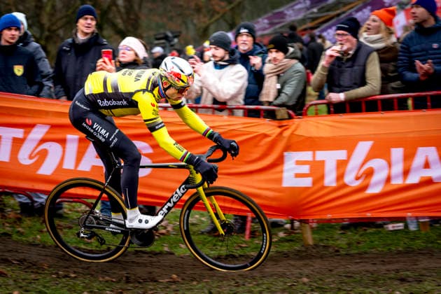 Wout van Aert TEAM VISMA LEASE A BIKE during the UCI Cyclo cross World Cup 2025 in ANTWERPEN, Belgium on 20 december 2025, photo by Marcel van Dorst EYE4images DeFodi Images