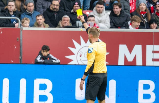 Germany Soccer 2 Bundesliga 2025 26, 17 Matchday 20 12 2025 Fortuna Düsseldorf vs SpVgg Greuther Fürth Merkur Spiel Arena Düsseldorf Referee Timo Gerach Copyright: xOrhanxHabashx